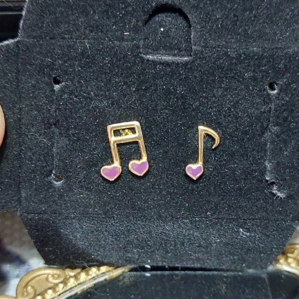 Mini Music Note Stud Earring Purple Heart Gold Tone